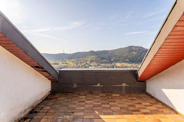 Die nach Westen ausgerichtete Loggia im DG