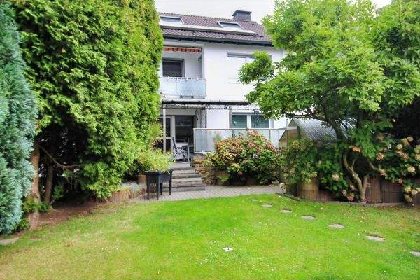 Blick auf das HAUS + GARTEN + TERRASSE