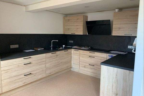 Hochwertige Einbauküche der Hauptwohnung