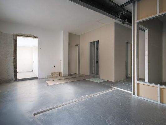 Blick in den Rohbau, der die zukünftige Raumaufteilung erahnen lässt