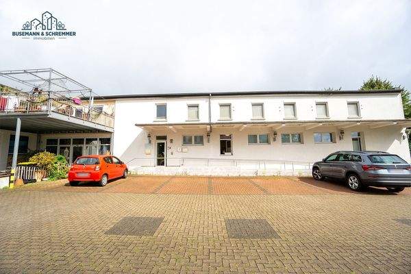 Außen / Parkplätze