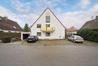 Außenansicht mit Stellplatz