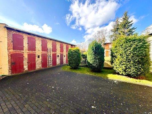 Hofansicht + Schuppen. 