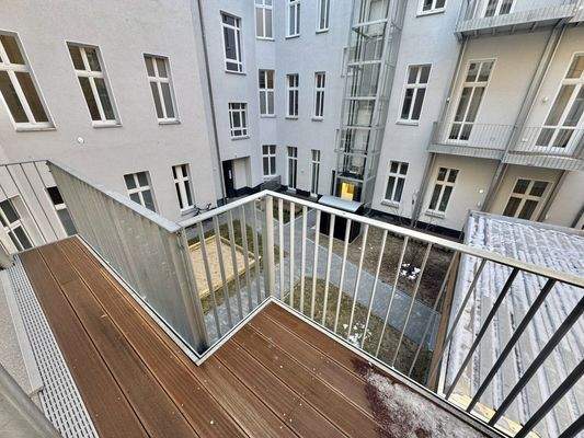 Balkon zum ruhigen Innenhof