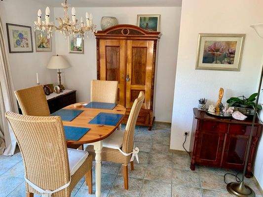 5 Wohnzimmer, Essplatz