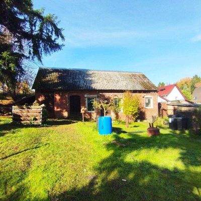 Gartenanteil m. Blick z. Wirtschaftsgebäude