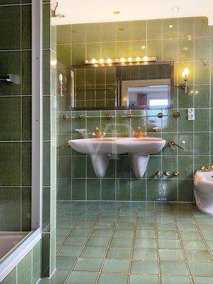 Tageslichtbadezimmer en suite (I)