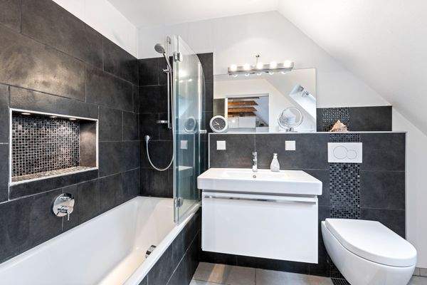 Wannenbad im Dachgeschoss