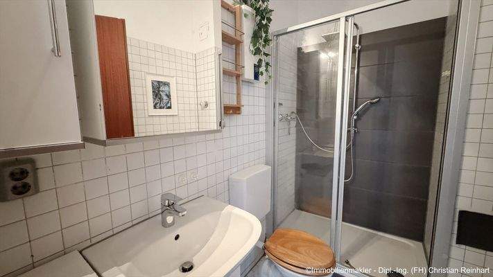 03 Bad mit Dusche.jpeg