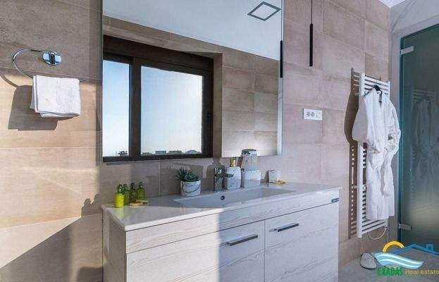 Kreta, Plaka: Luxusvilla mit besonderer Qualität und atemberaubendem Meerblick zu verkaufen