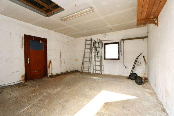 Die erste Garage mit Stall