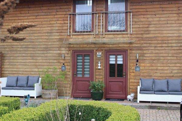 Separate Hauseingänge für beide Wohnungen