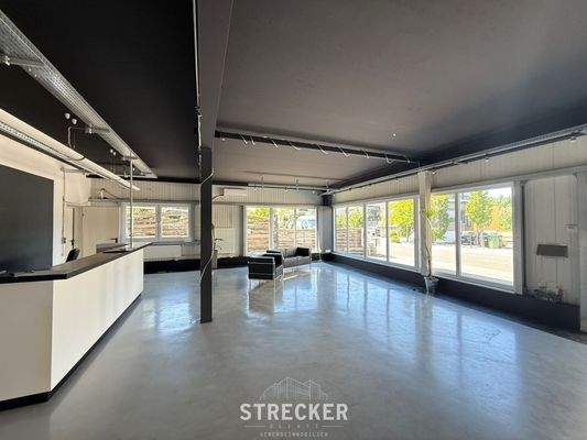 Ausstellungsfläche mit Theke