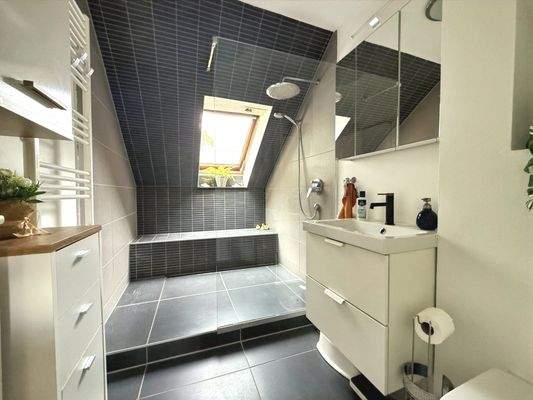 DG • tagesbelichtetes Duschbad