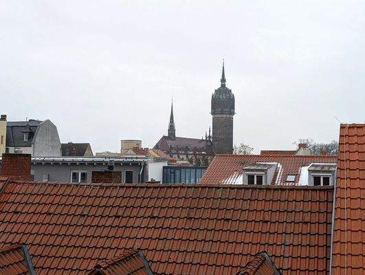 Blick aus dem Fenster auf die Schloßkirche