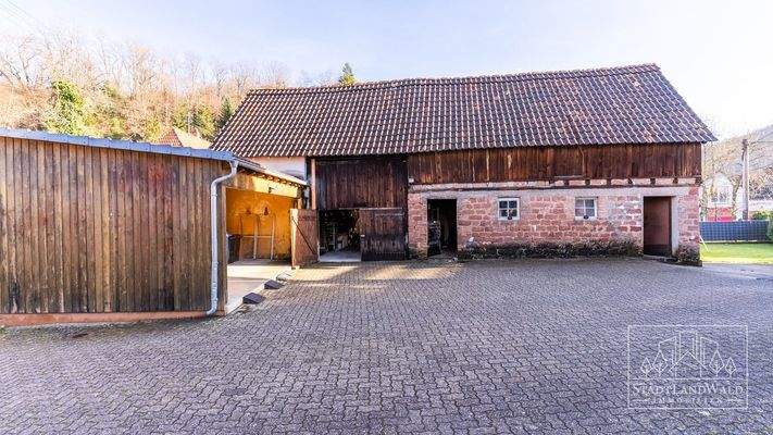 Aussenansicht_Scheune und Carpot