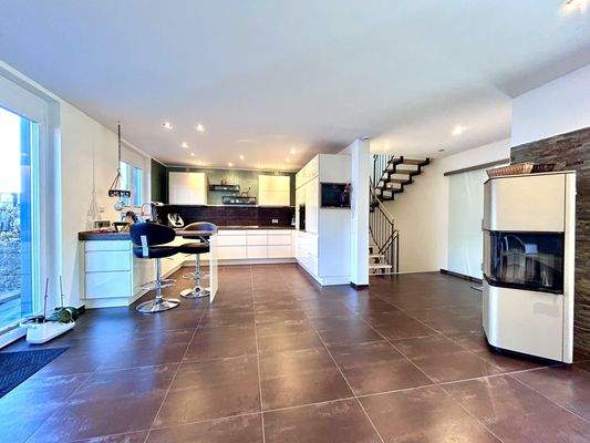 Blick über den Wohn- und Essbereich