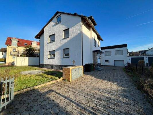 Mehrfamilienhaus mit 4 Parteien