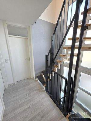 Flur/Treppenaufgang zum DG