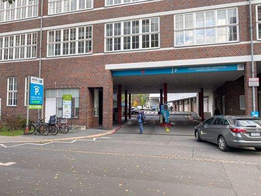 Podi Park Parkhaus gegenüber