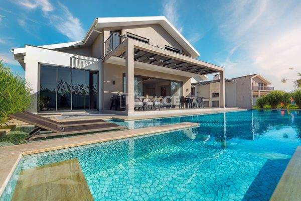 Villa with a Pool and Garden Near Çalış Beach in Fethiye