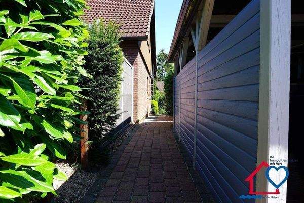 Weg zur Haustür.JPG