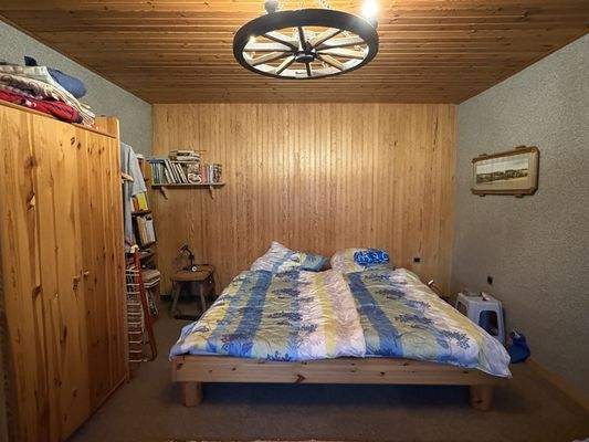 Schlafzimmer im Kellergeschoss