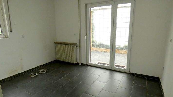 EG: Küche mit Terrassenzugang