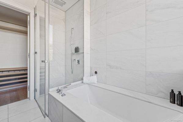 2025-09-15-S01408-Schottenring 22, 1010 Wien-040