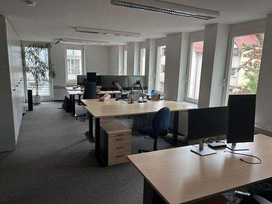 Büro-/Praxisflächen