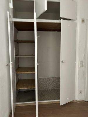 Großer Abstellschrank