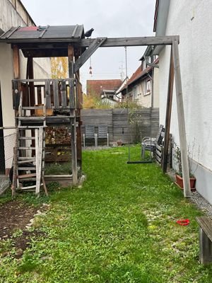 seitlicher Gartenbereich