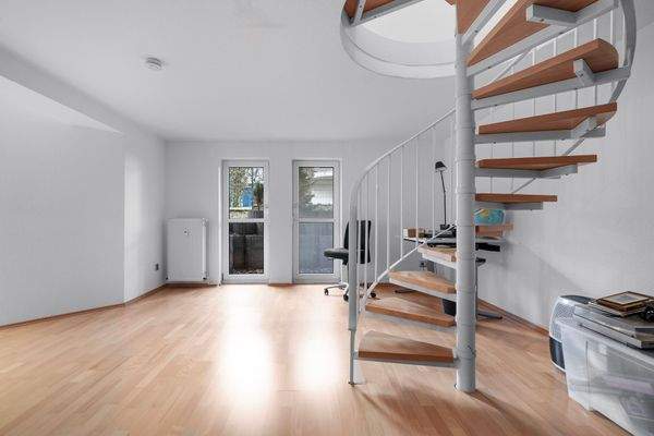 LICHTDURCHFLUTETES ARBEITZIMMER 