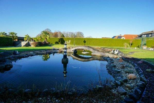 ... auf traumhaft schönem Grundstück