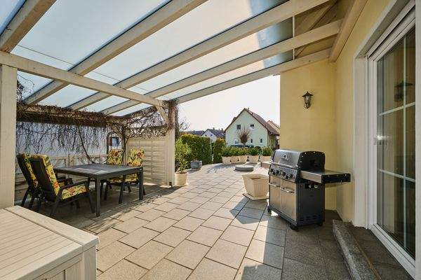 EFH Mintraching Terrasse Überdacht