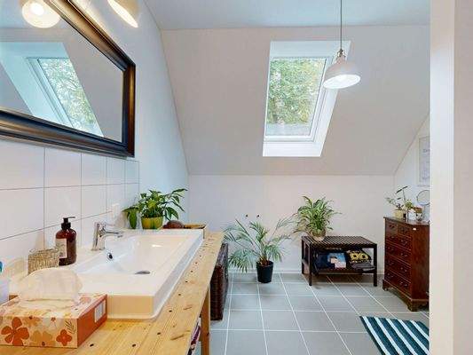 Badezimmer im Dachgeschoss