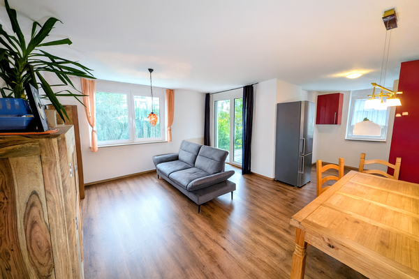 Schönes, lichtdurchflutetes Wohnzimmer...