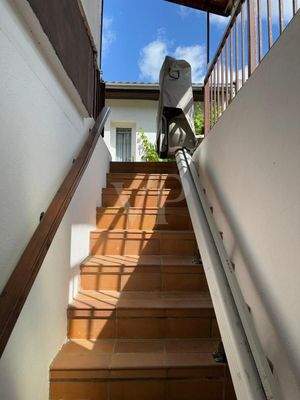 Treppe mit Lift / Keller