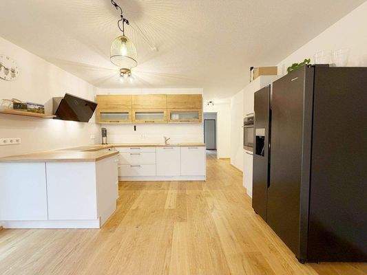 Wohnzimmer mit offener Küche
