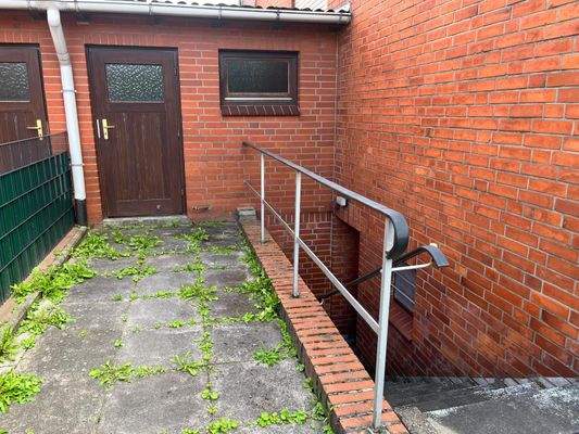 Eingang Keller außen