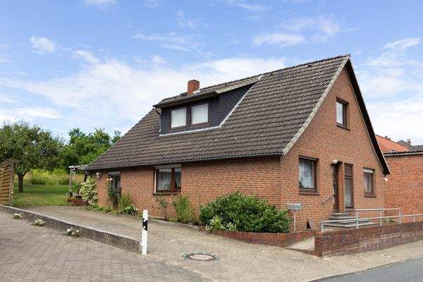 Harmonische Gesamtansicht des Wohnhauses