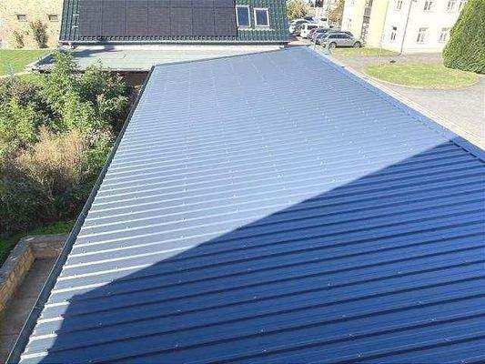 neues Dach der Garagen