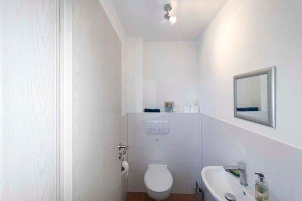 Gäste-WC DHH rechts