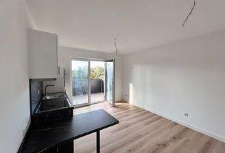 Moderne Küche mit Balkon