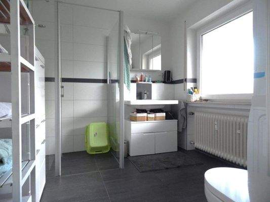 Badezimmer mit Tageslichfenster.JPG