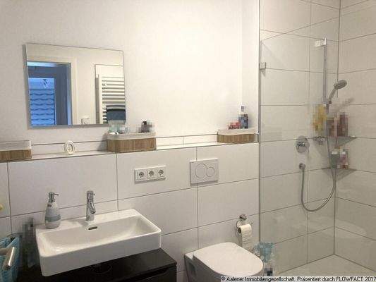 Bad mit bodengleicher Dusche