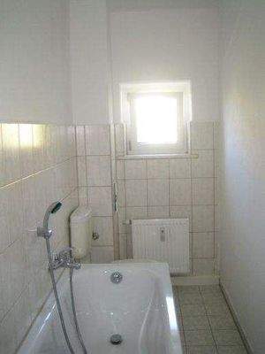 Bad mit Wanne (Bsp.)