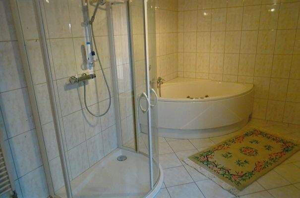 OG Bad1 mit Whirlpool