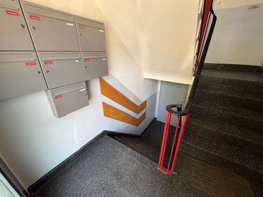 Treppenhaus Briefkästen.jpg