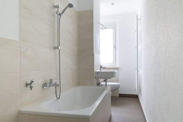 Badezimmer mit Badewanne